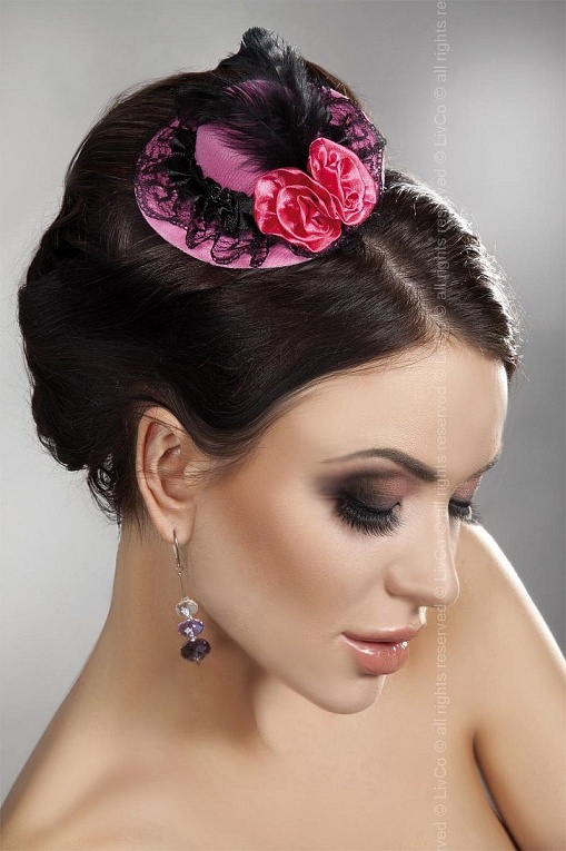 Розовая мини-шляпка с кружевом и цветами, фото 1